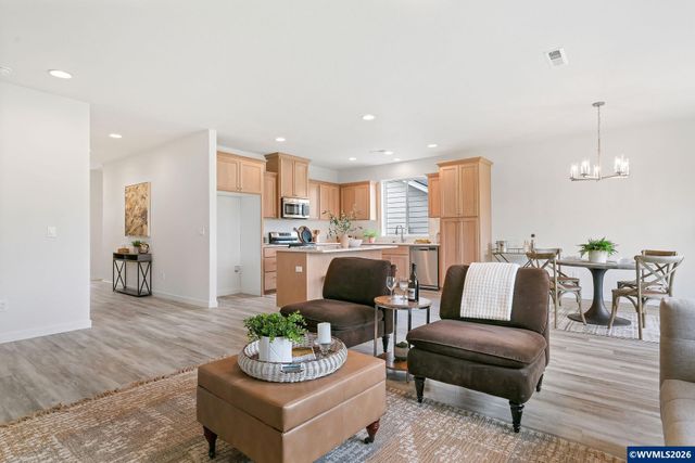 9324 Glory Ct NE, Salem, OR 97305