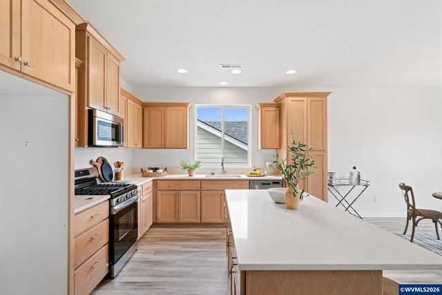 9324 Glory Ct NE, Salem, OR 97305