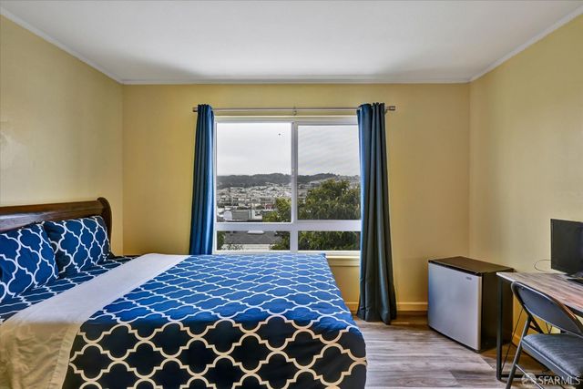 2067 Thomas Avenue, San Francisco, CA 94124