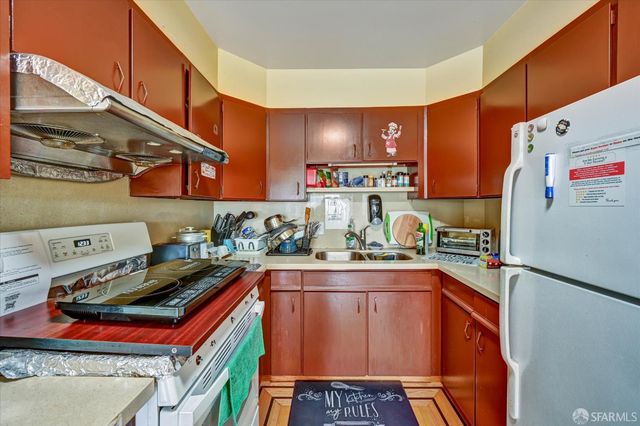 2067 Thomas Avenue, San Francisco, CA 94124