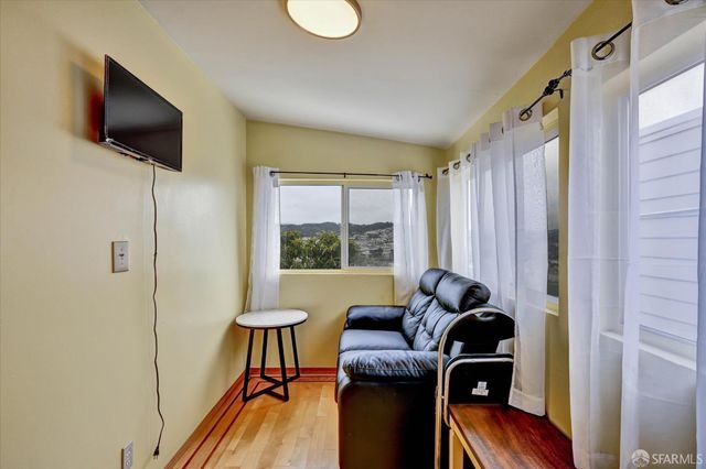 2067 Thomas Avenue, San Francisco, CA 94124