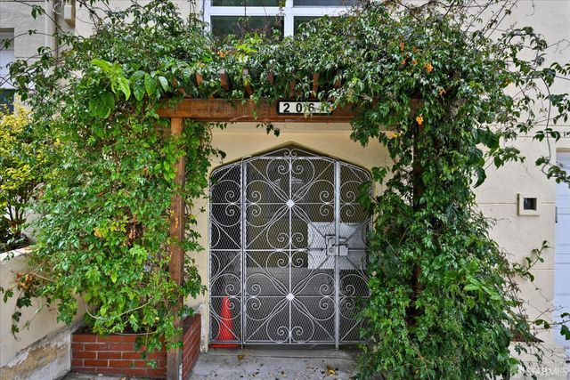 2067 Thomas Avenue, San Francisco, CA 94124