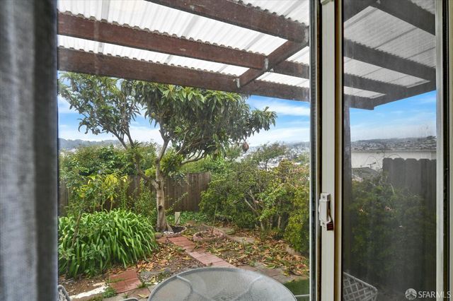 2067 Thomas Avenue, San Francisco, CA 94124