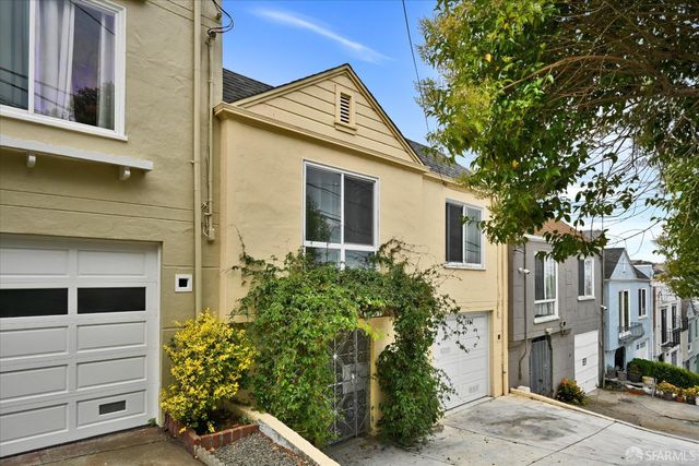 2067 Thomas Avenue, San Francisco, CA 94124