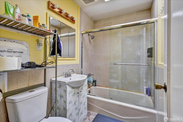 2067 Thomas Avenue, San Francisco, CA 94124