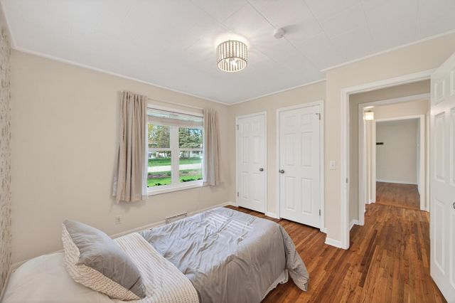 304 Lion Lane, Shoreview, MN 55126