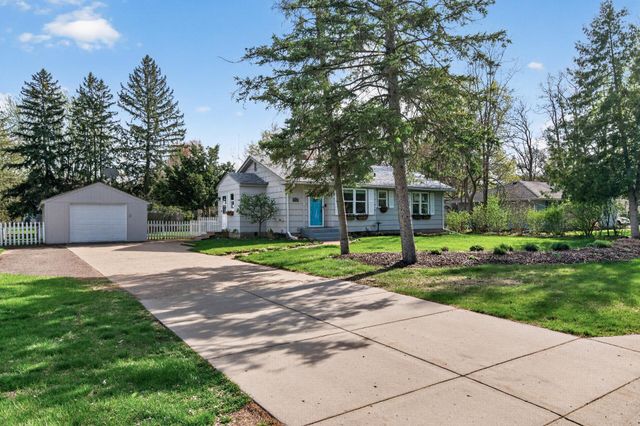 304 Lion Lane, Shoreview, MN 55126