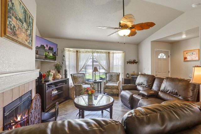 460 Senorita Ct, Oakdale, CA 95361