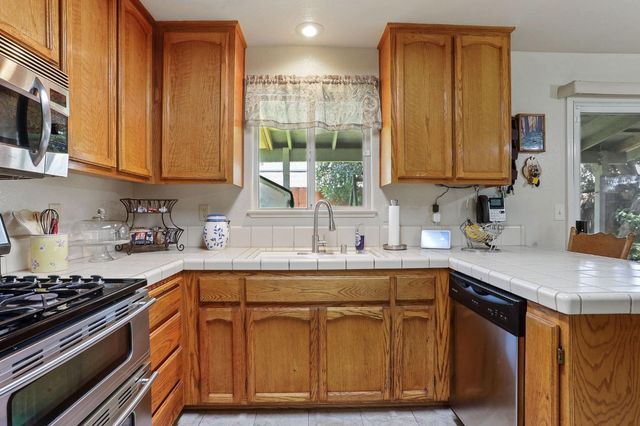 460 Senorita Ct, Oakdale, CA 95361