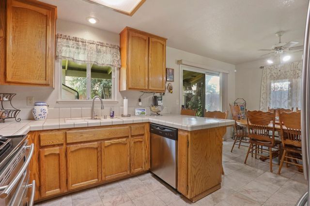 460 Senorita Ct, Oakdale, CA 95361