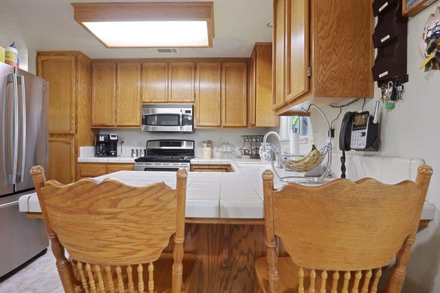 460 Senorita Ct, Oakdale, CA 95361