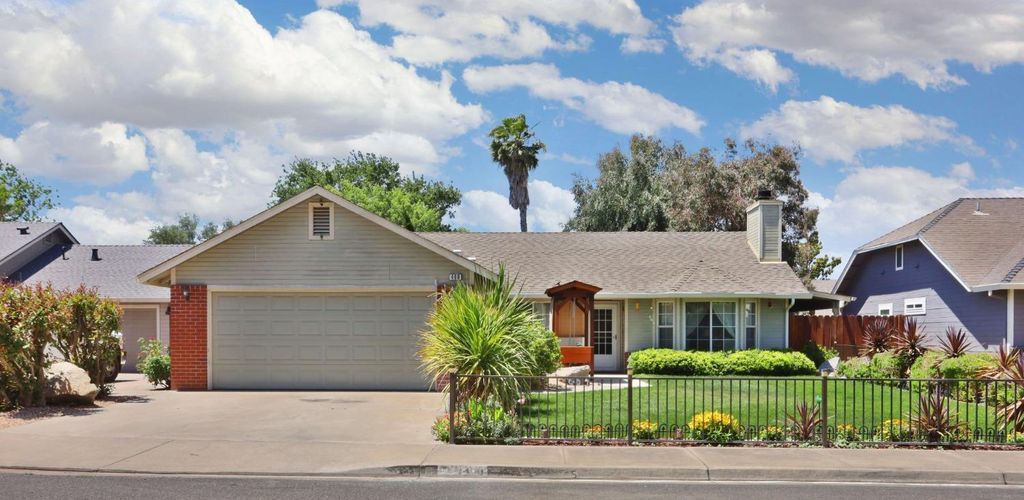 460 Senorita Ct, Oakdale, CA 95361