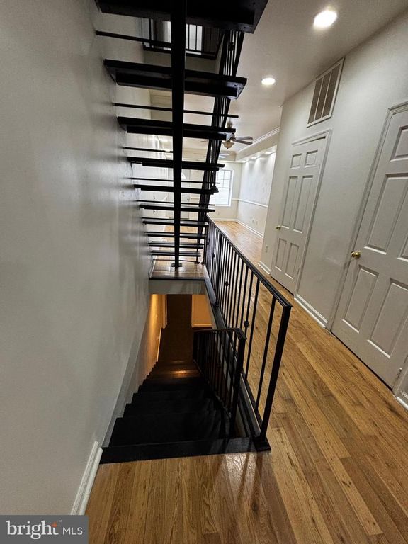 Image 11 of property listing at 1307 W OSTEND ST, Baltimore, MD 21223