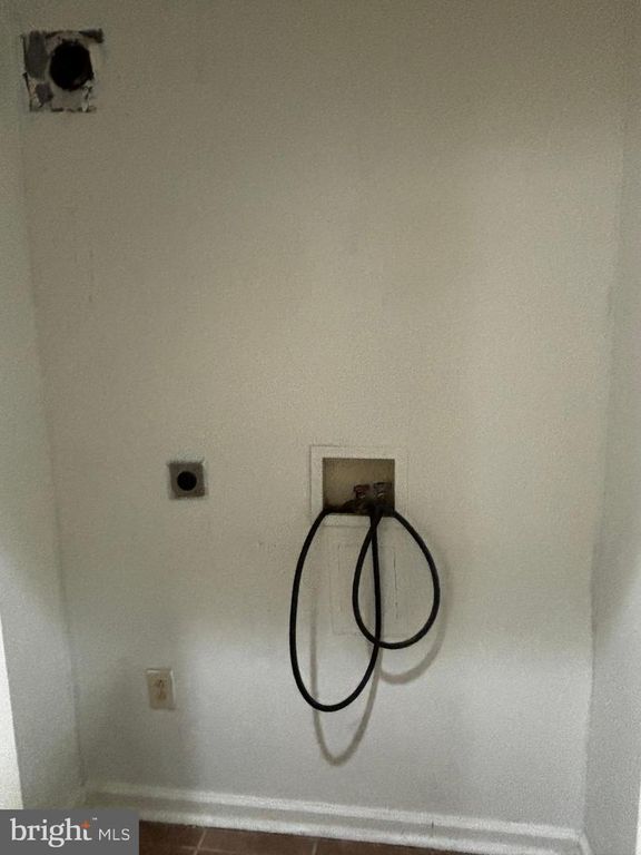 Image 15 of property listing at 1307 W OSTEND ST, Baltimore, MD 21223