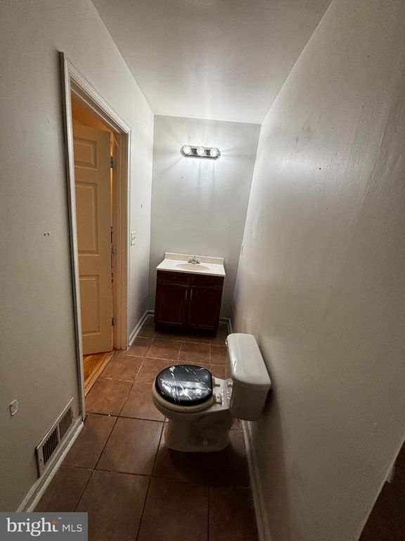 Image 17 of property listing at 1307 W OSTEND ST, Baltimore, MD 21223