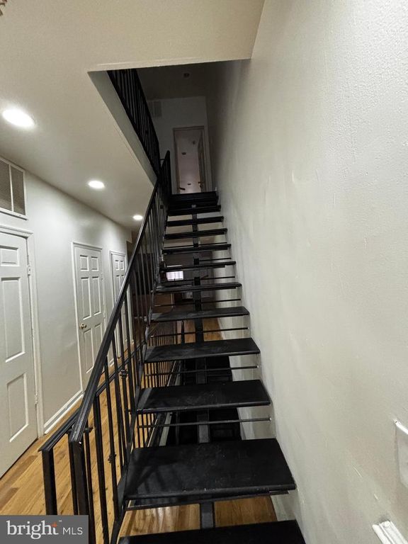 Image 9 of property listing at 1307 W OSTEND ST, Baltimore, MD 21223