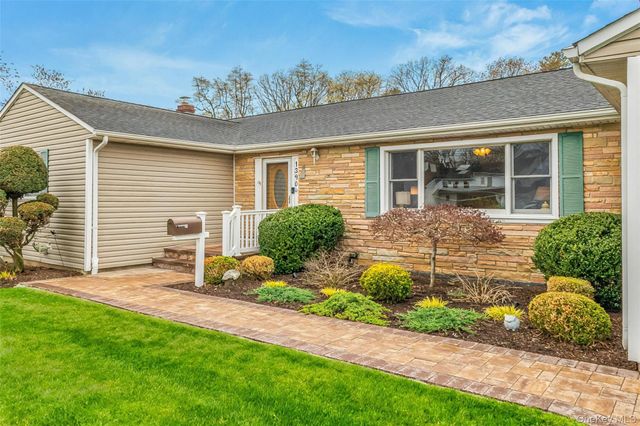 1390 Thompson Drive, Bay Shore, NY 11706