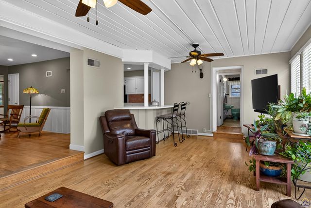 3625 SW Windsor CT, Topeka, KS 66604