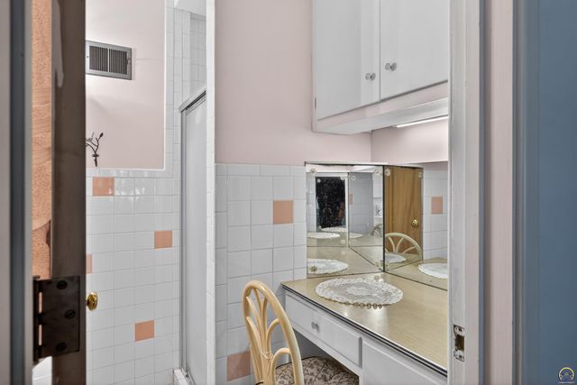 3625 SW Windsor CT, Topeka, KS 66604