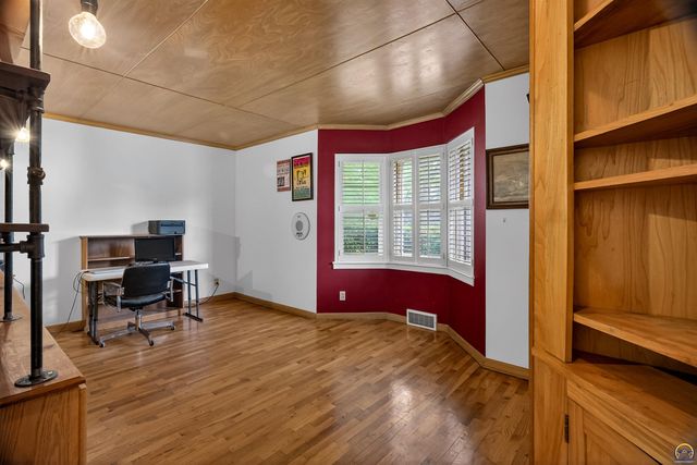 3625 SW Windsor CT, Topeka, KS 66604