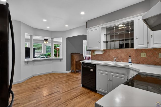 3625 SW Windsor CT, Topeka, KS 66604