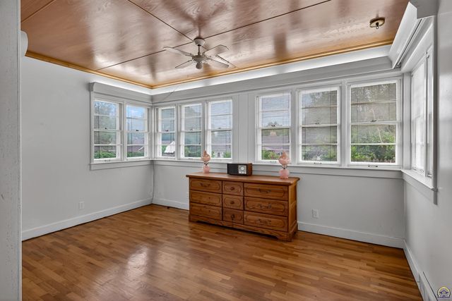 3625 SW Windsor CT, Topeka, KS 66604