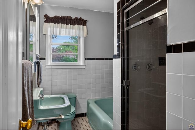 3625 SW Windsor CT, Topeka, KS 66604
