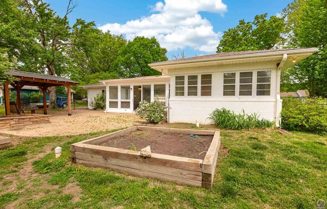 3625 SW Windsor CT, Topeka, KS 66604