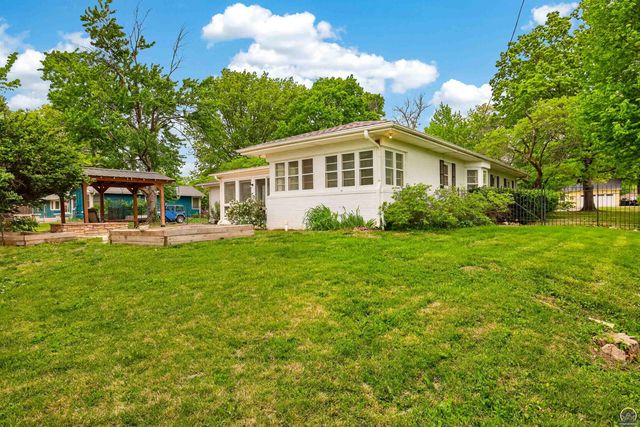 3625 SW Windsor CT, Topeka, KS 66604