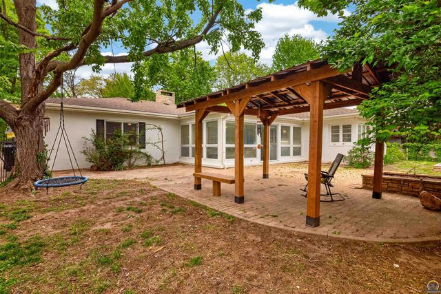 3625 SW Windsor CT, Topeka, KS 66604