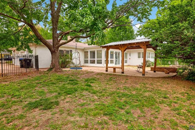 3625 SW Windsor CT, Topeka, KS 66604