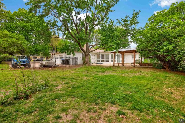 3625 SW Windsor CT, Topeka, KS 66604