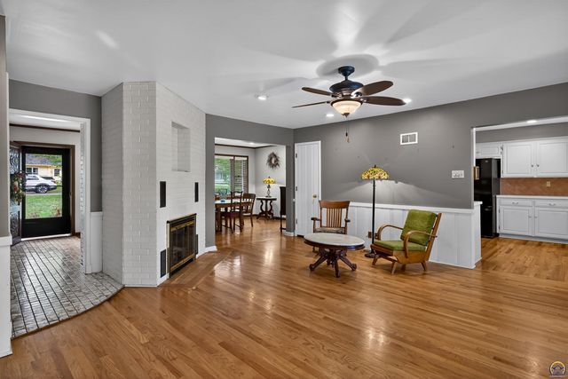 3625 SW Windsor CT, Topeka, KS 66604