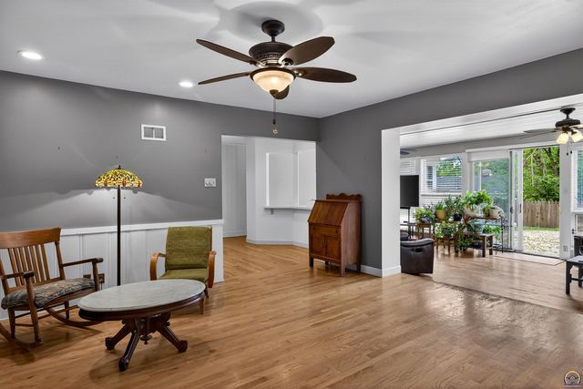 3625 SW Windsor CT, Topeka, KS 66604
