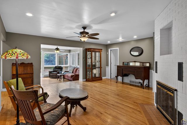 3625 SW Windsor CT, Topeka, KS 66604