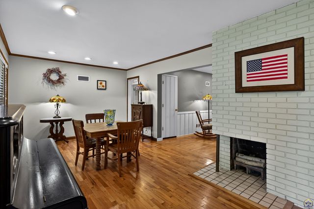 3625 SW Windsor CT, Topeka, KS 66604