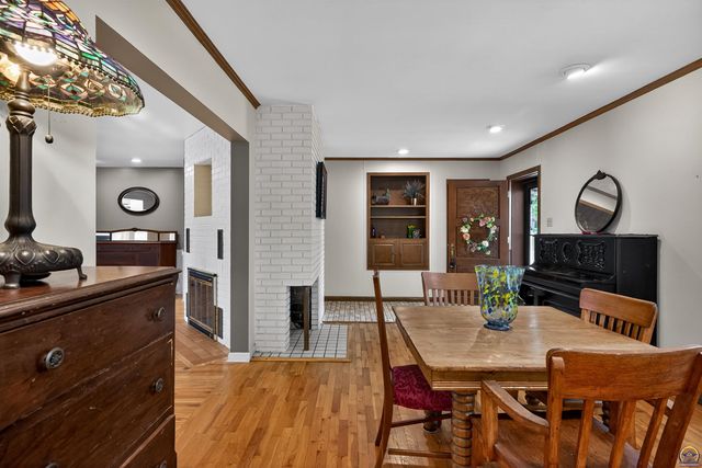 3625 SW Windsor CT, Topeka, KS 66604