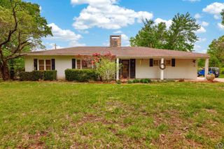 3625 SW Windsor CT, Topeka, KS 66604