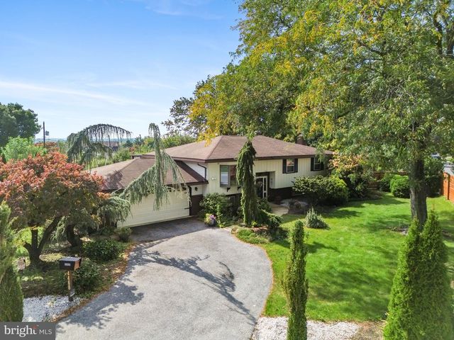 4468 THEBES TURN, Whitehall, PA 18052