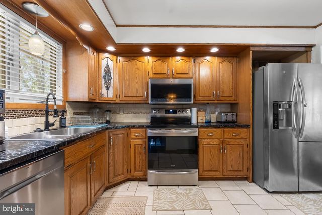 4468 THEBES TURN, Whitehall, PA 18052