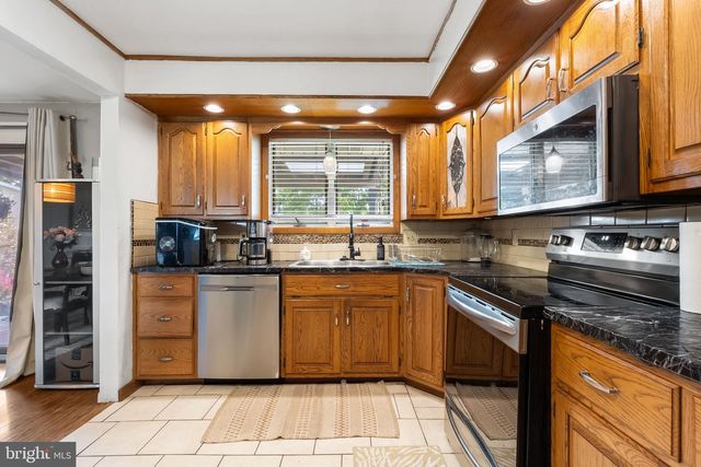 4468 THEBES TURN, Whitehall, PA 18052