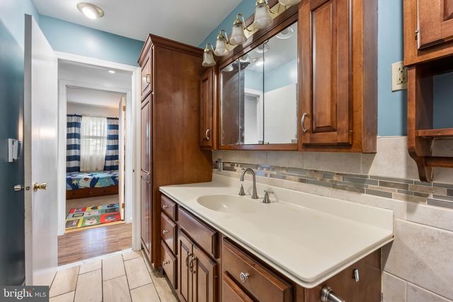 4468 THEBES TURN, Whitehall, PA 18052