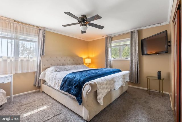 4468 THEBES TURN, Whitehall, PA 18052