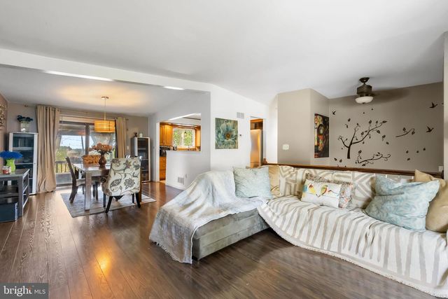 4468 THEBES TURN, Whitehall, PA 18052