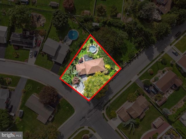 4468 THEBES TURN, Whitehall, PA 18052