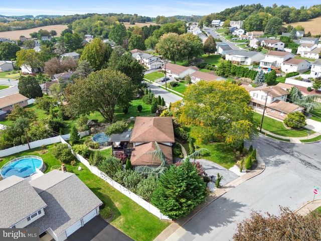 4468 THEBES TURN, Whitehall, PA 18052