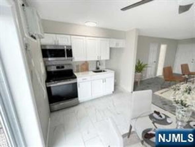 201 12th 11, Palisades Park, NJ 07650