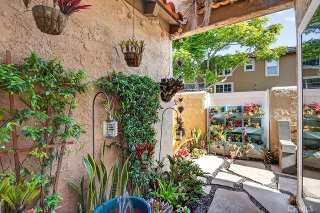1090 Westward Lane 5, Costa Mesa, CA 92627