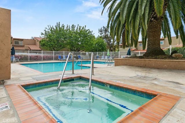 1090 Westward Lane 5, Costa Mesa, CA 92627