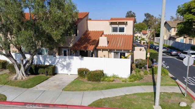 1090 Westward Lane 5, Costa Mesa, CA 92627
